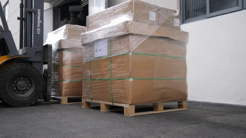 Home 6 Palletized goods and forklift